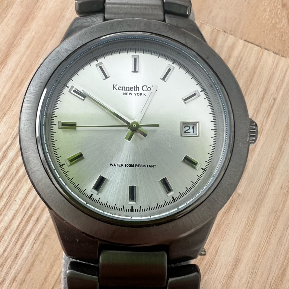 Kenneth Cole New York men’s silver tone dial stainless steel watch NEW BATTERY